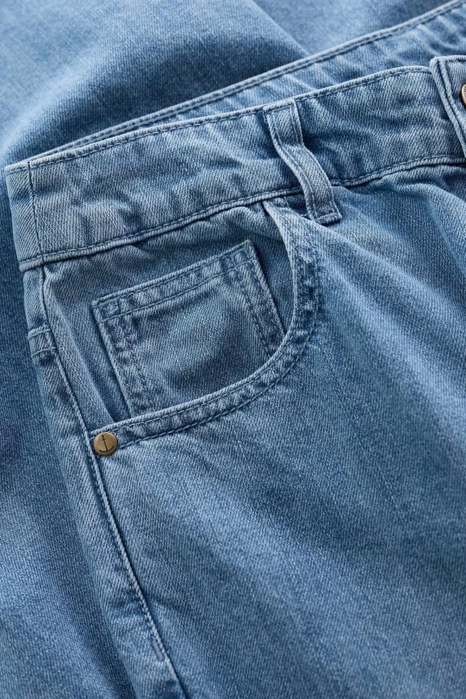 Trousers & Shorts<Seasalt Cornwall Barnes Organic Cotton Denim Crops Light Wash