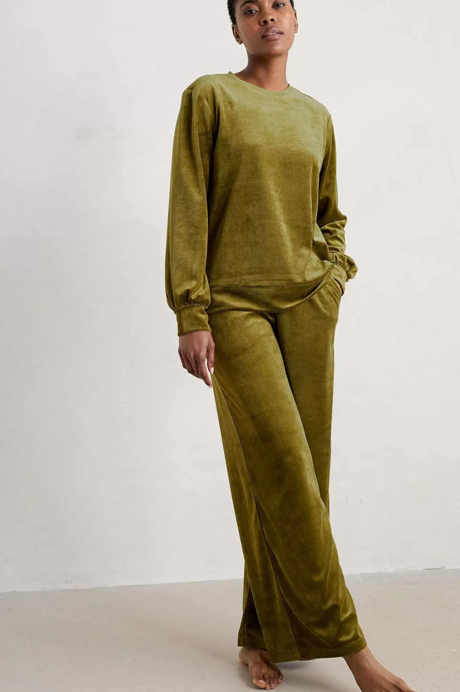 Tops<Seasalt Cornwall Kowan Velour Sweatshirt Bright Olive